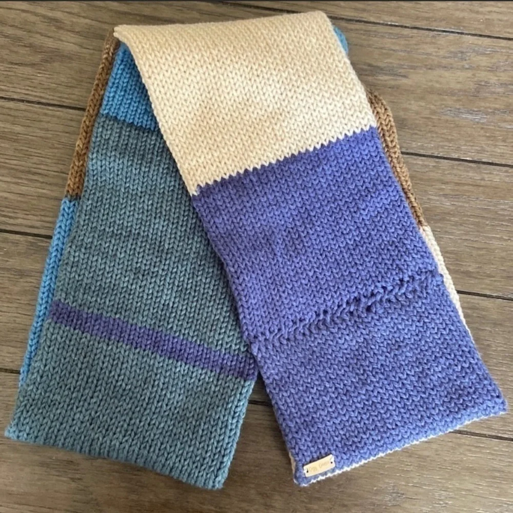 𝅺adult Knit Hats and Scarf Bundle - Picture 6 of 6